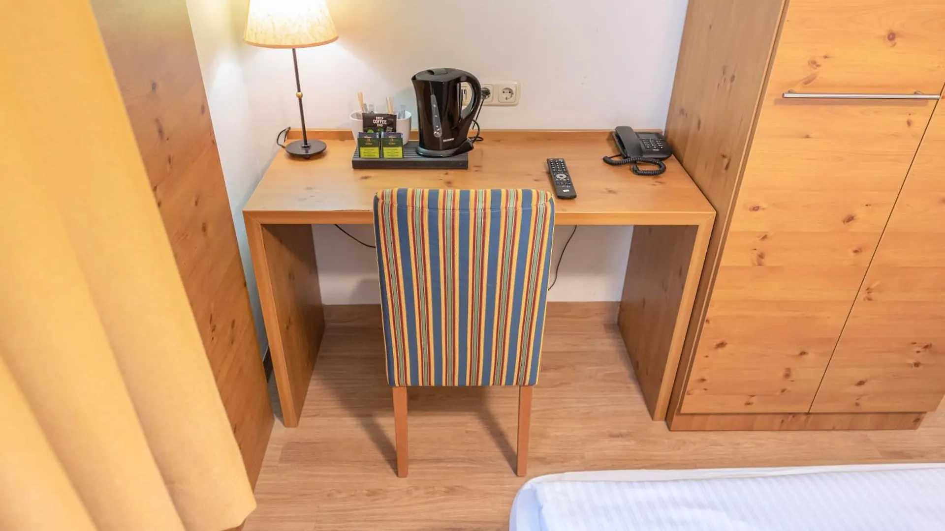 Hotel Eder Monachium 3*,